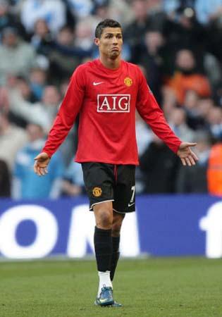 记者：孔蒂和那不勒斯的关系依然紧张，后者已经接触莫塔