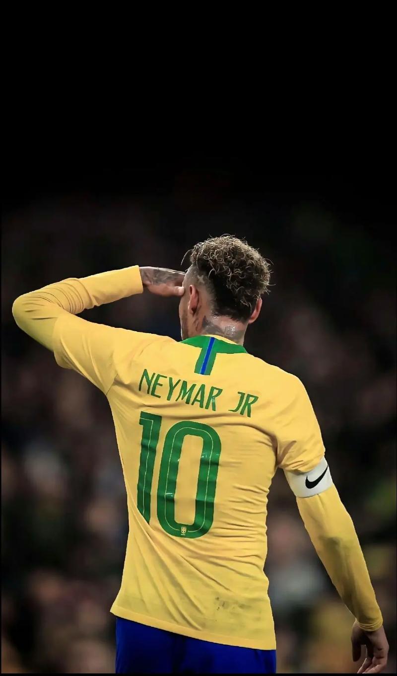 传闻：曼联和拜仁长期关注兰斯19岁中场马夏尔-蒂亚