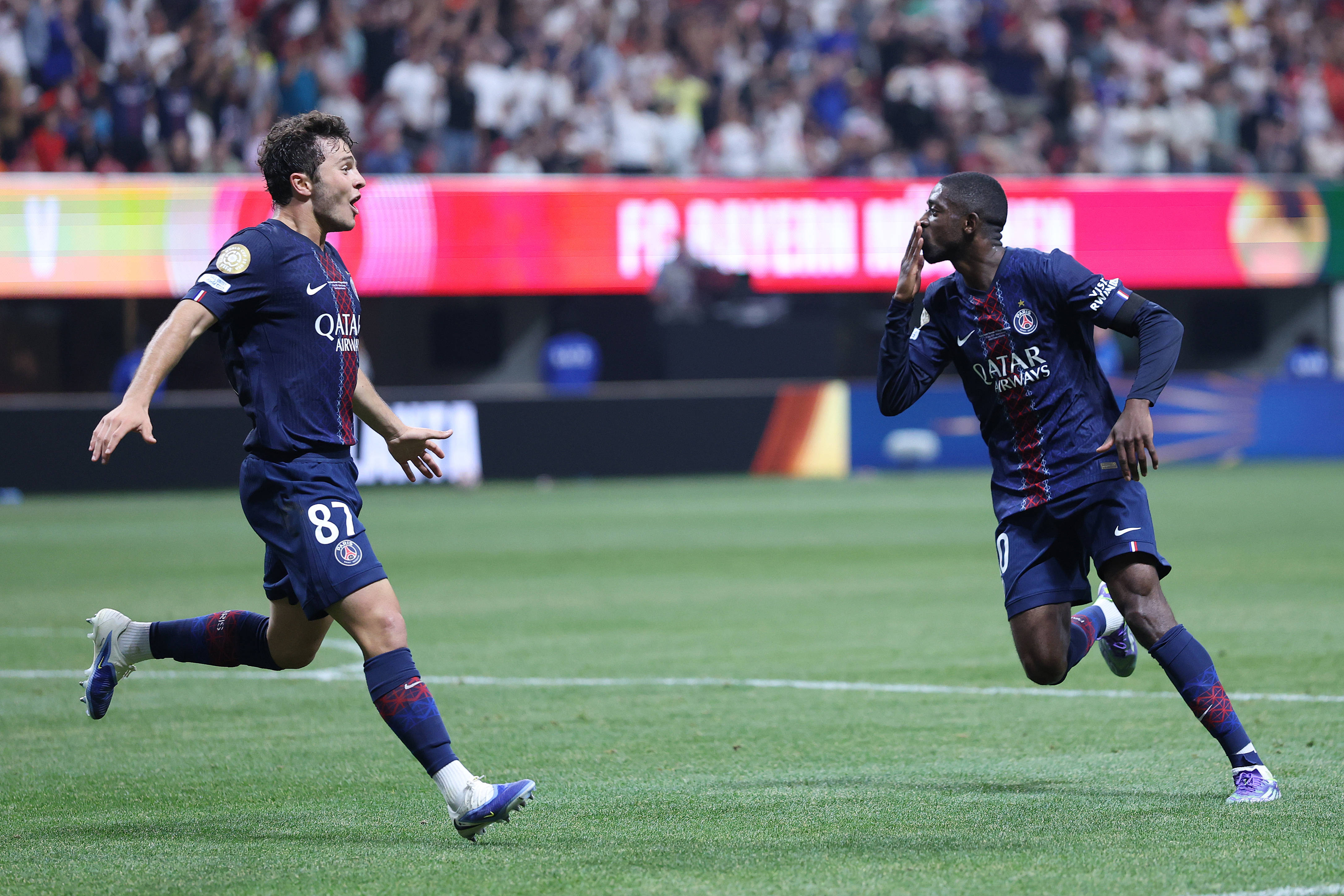 科隆vs法兰克福：卡明斯基、侯赛因巴希奇首发，格策、堂安律出战