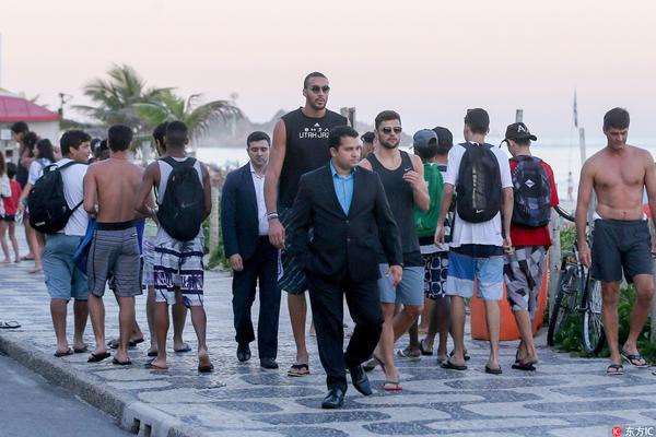 拜仁vs弗赖堡：奥利塞、比朔夫首发，基米希、伊藤洋辉替补