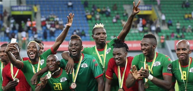 泰山纪念建队32周年，队史5次夺顶级联赛冠军，8次足协杯冠军